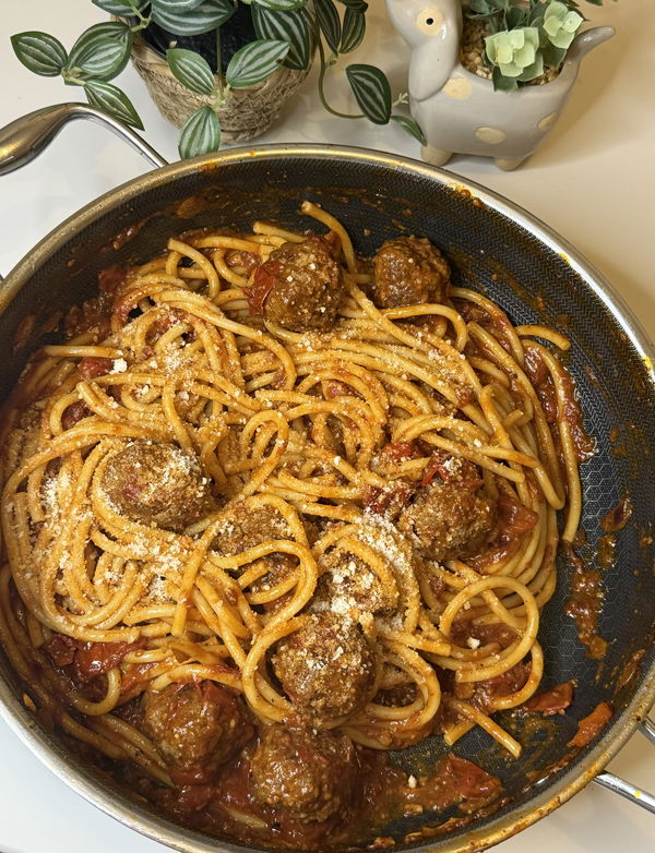 Bucatini & meatballs in harissa tomato sauce