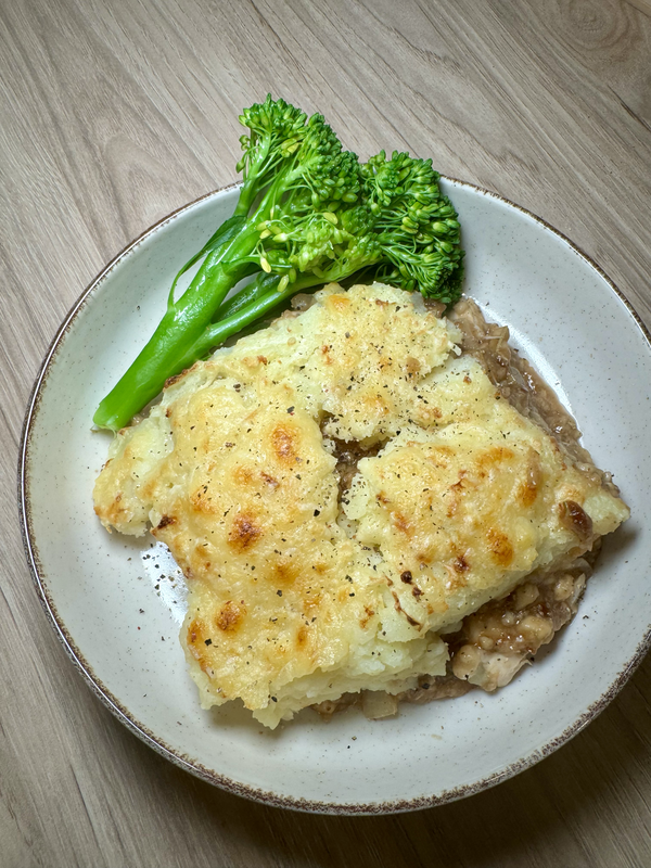 Chicken, bacon, stuffing, tattie & gravy pie
