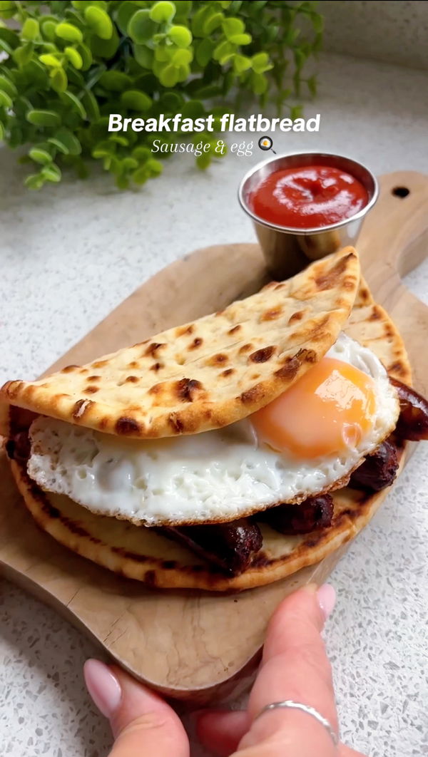 Sausage & egg breakfast flatbread