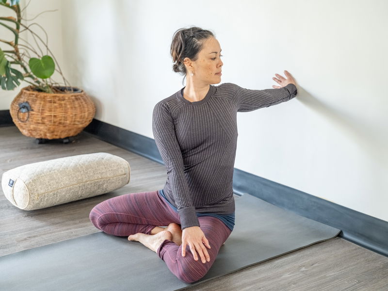 Soothe & ground ｜ whole body yoga ｜ restorative evening practice ｜ 25min