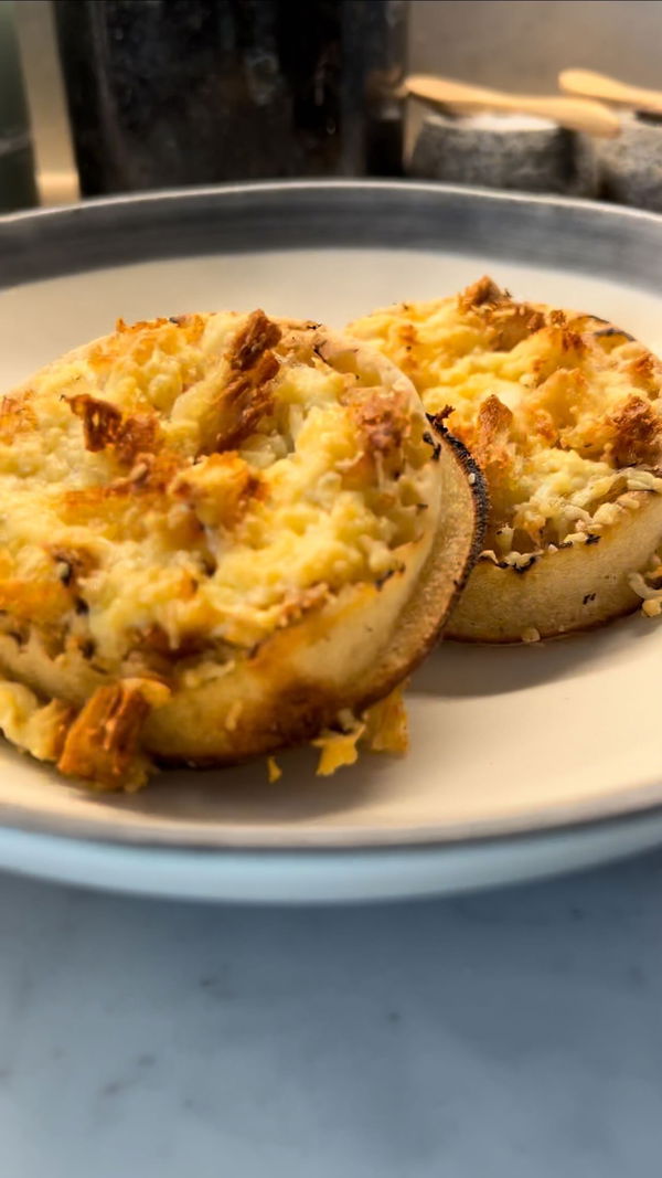 Egg, Marmite and Cheese Crumpets 🥚🧀