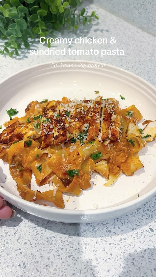 Creamy Chicken & Sundried Tomato Pasta