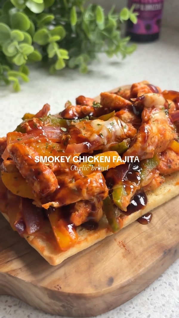 Smokey Chicken Fajita Cheesy Garlic Bread