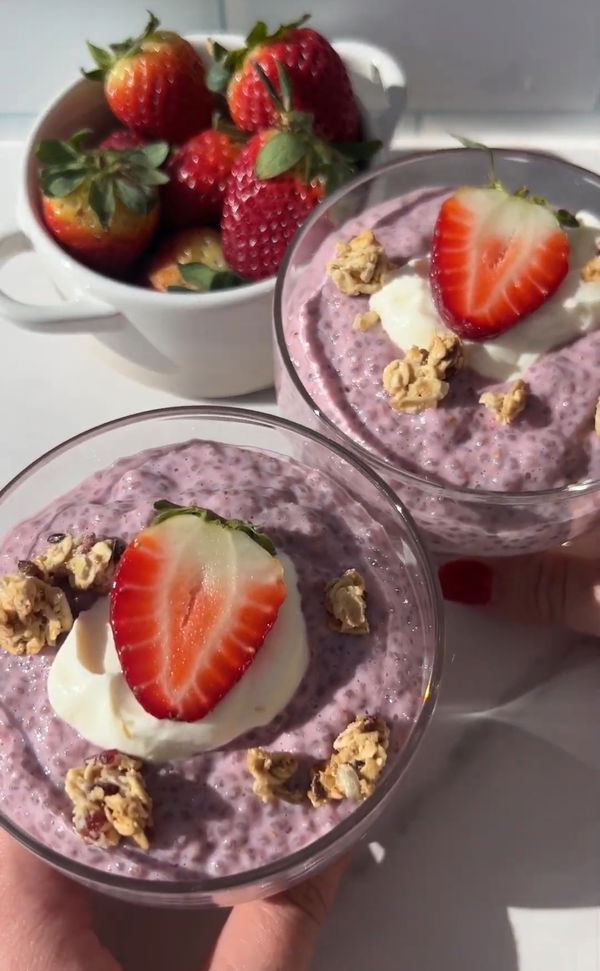 Strawberry Milkshake Chia Pudding