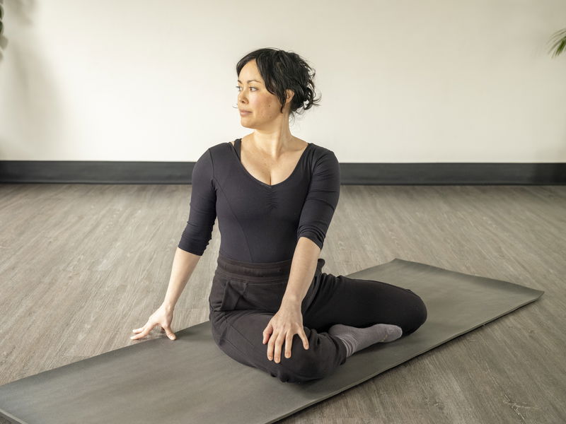 Mindful yoga for the spine & hips ｜ evening practice ｜ 20min