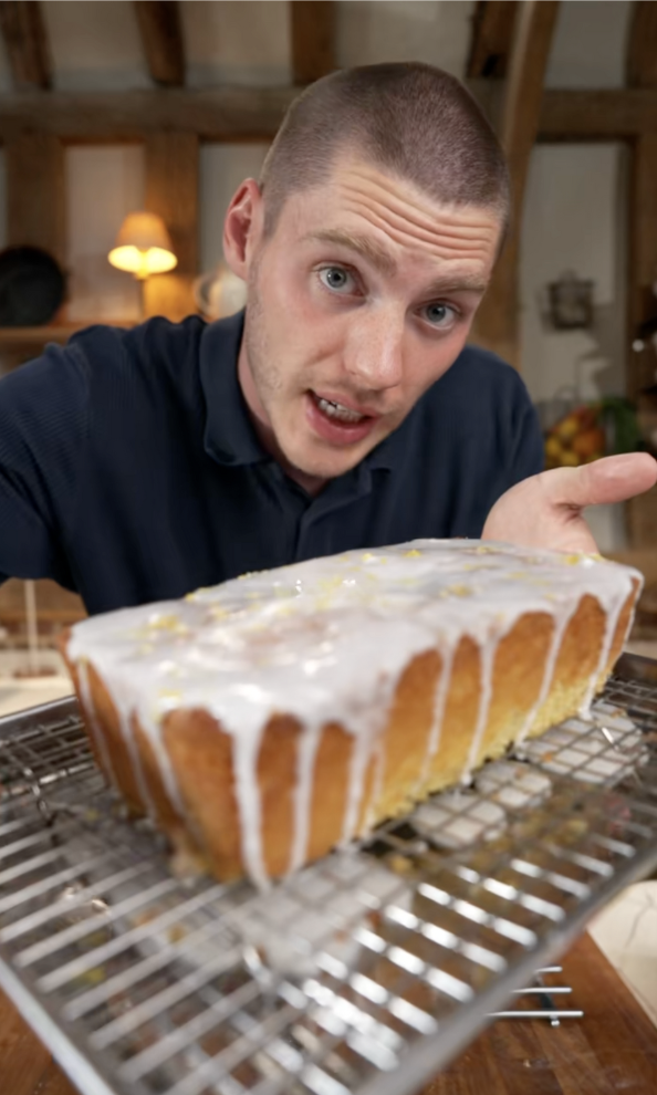 Lemon drizzle cake