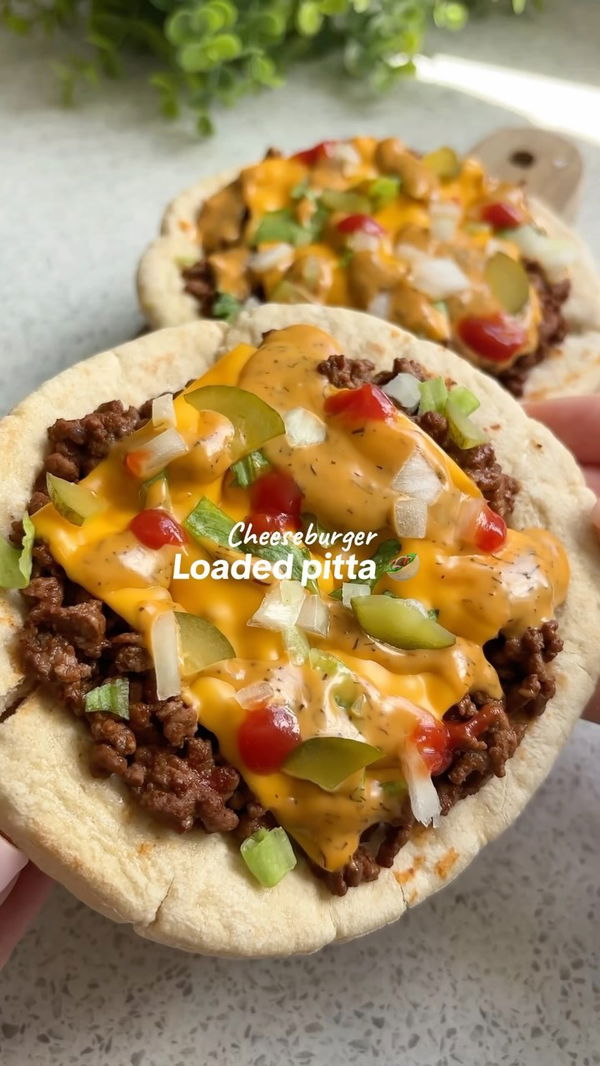 Cheeseburger Loaded Pitta🍔