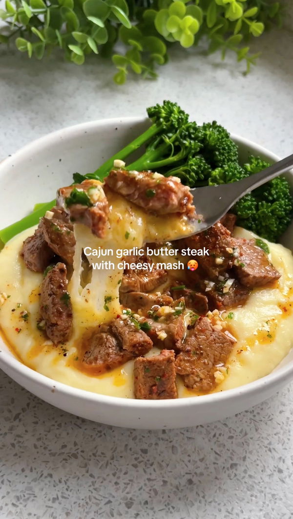 Cajun garlic butter steak bites with cheesy mash