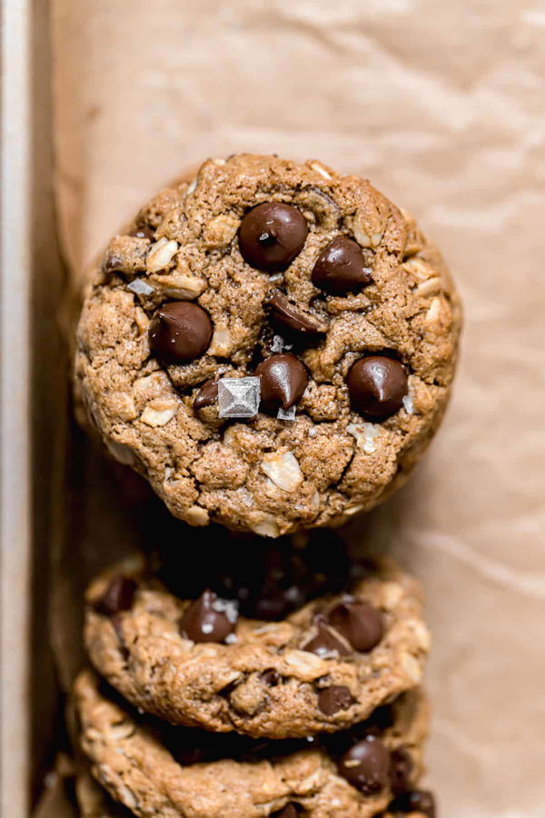 Vegan Tahini Oatmeal Chocolate Chip Cookies