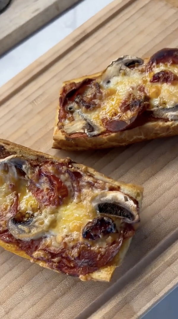 Quick & Easy Pizza Baguettes 🍕