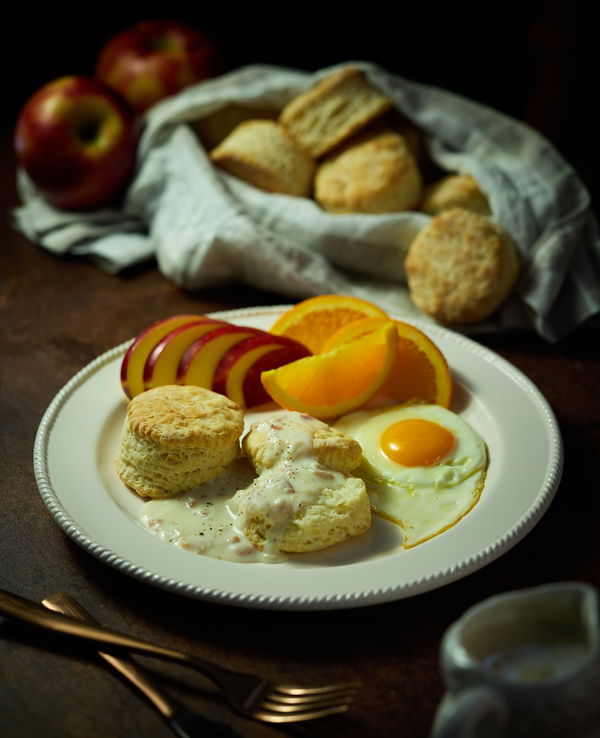 Country Biscuits with Creamy Gravy