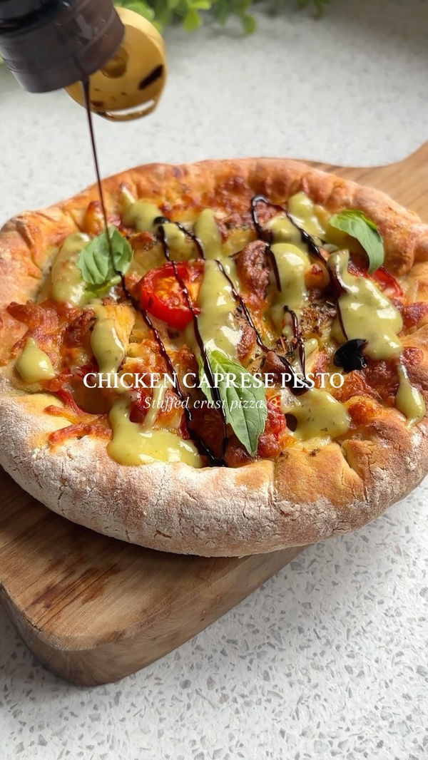 Chicken Caprese Pesto Stuffed Crust Pizza🍕