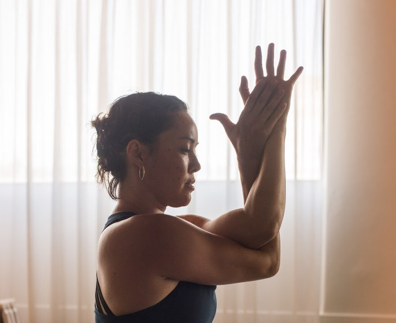 Wake up & go yoga flow 10min