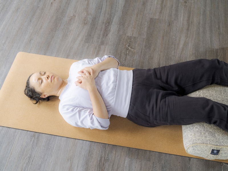 Heart centred restorative yoga ｜ 30 min ｜ upper body, chest & hips
