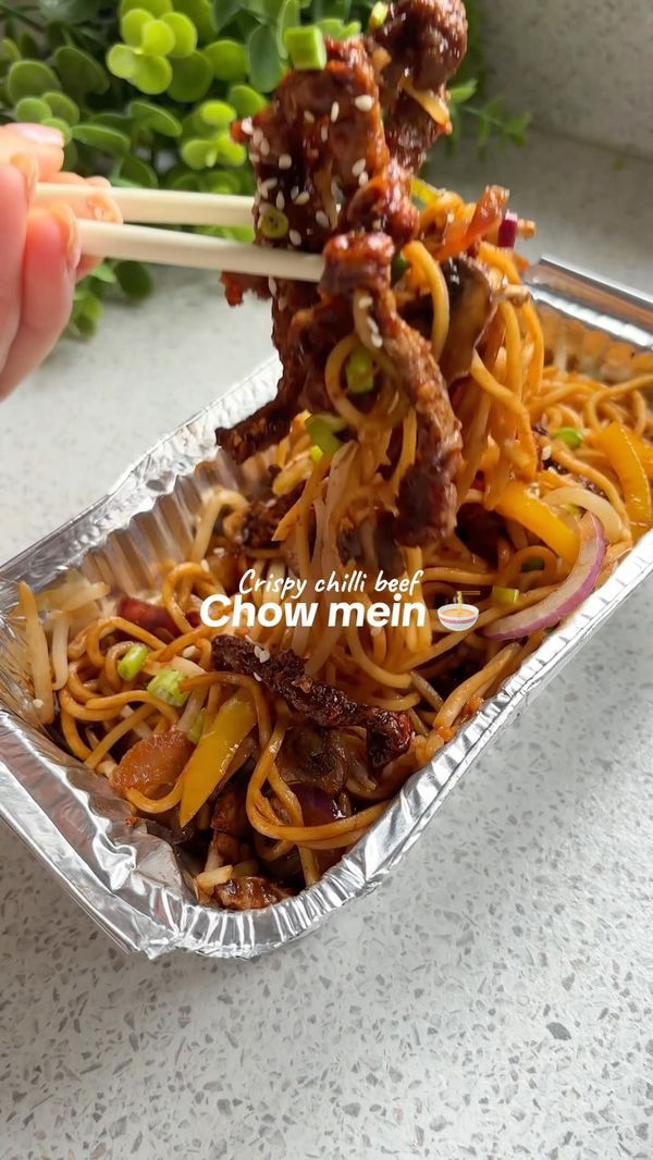 Crispy Chilli Beef Chow Mein🍜