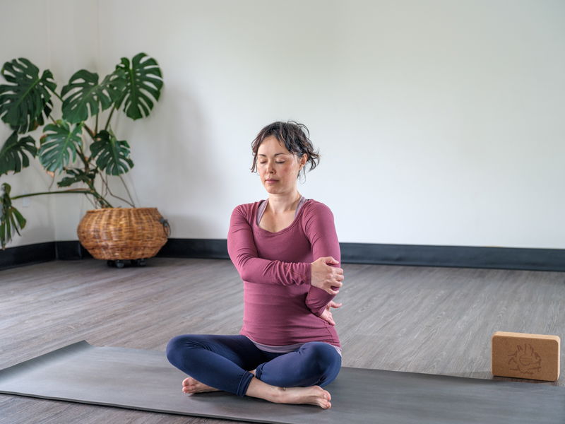 Day 4： Desk therapy relief ｜ wrists, upper body & shoulders ｜ 25min