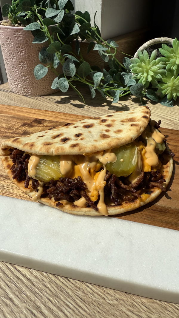 Cheeseburger flatbread