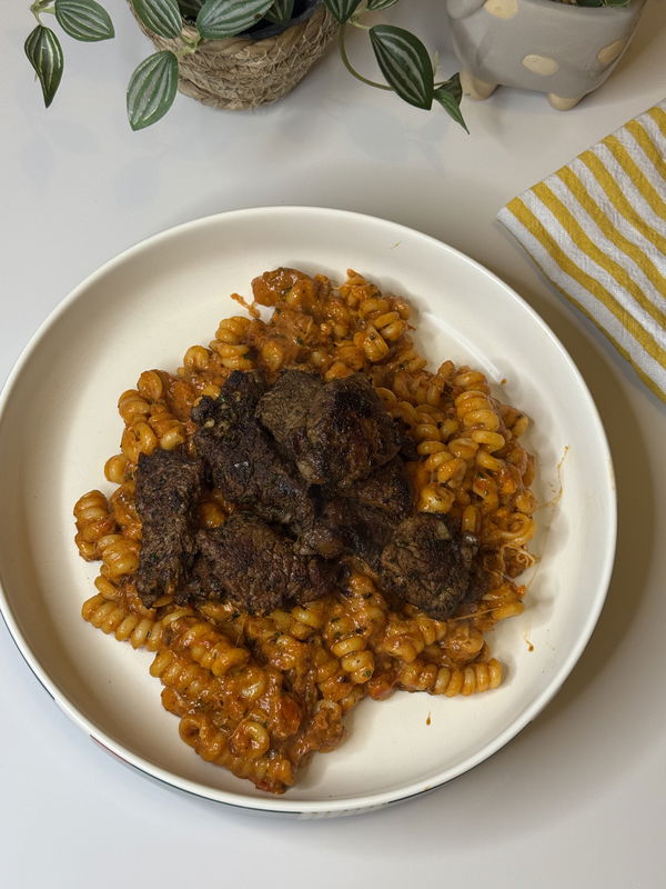 Creamy chilli steak pasta