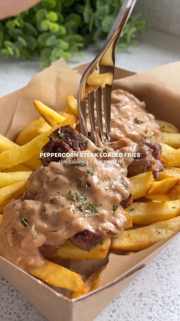 Creamy Peppercorn Steak Loaded Fries 🥵