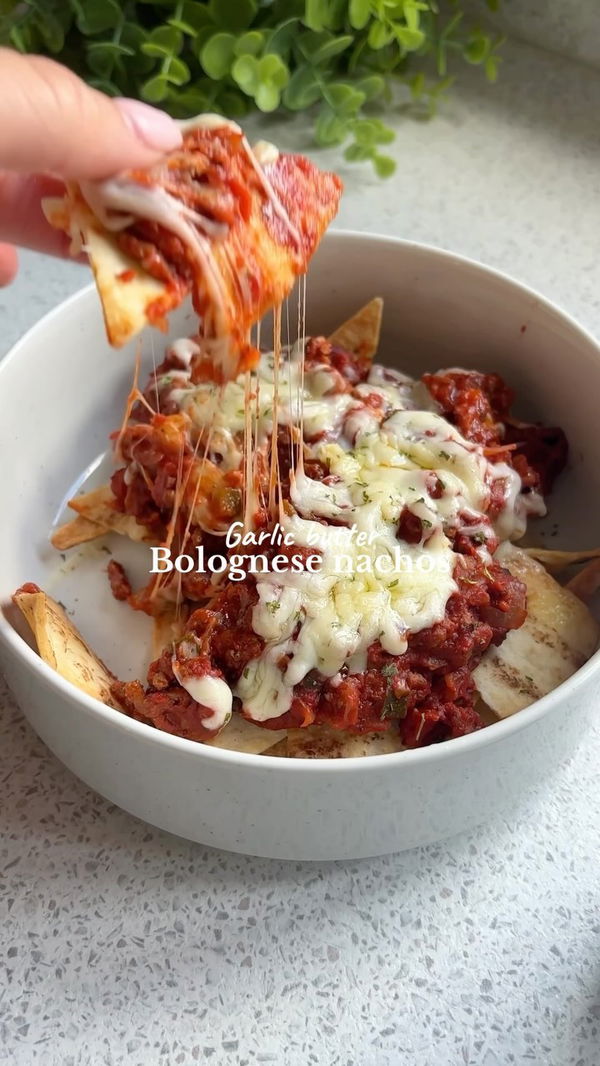 Garlic butter bolognese nachos 😮‍💨