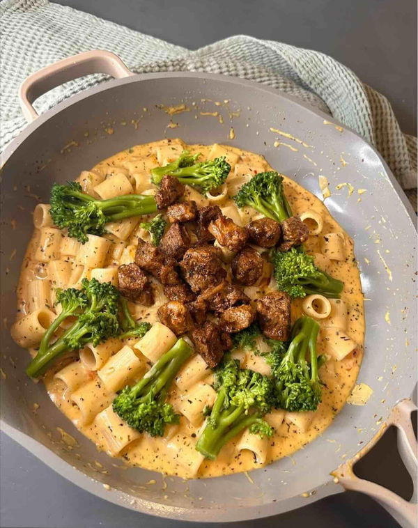 Creamy steak and broccoli pasta