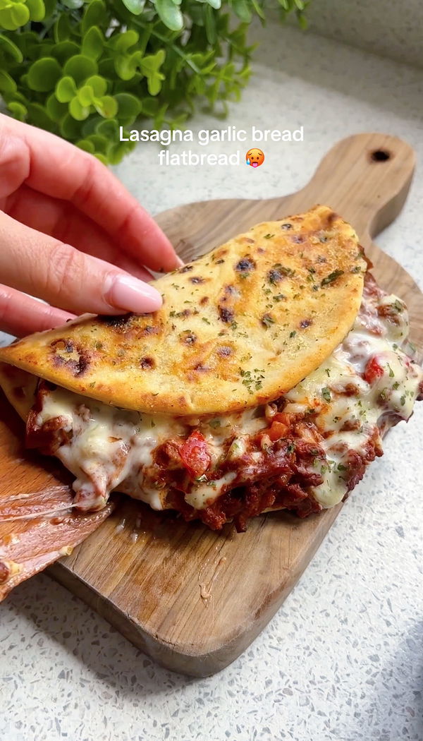 Lasagna-style garlic bread flatbread