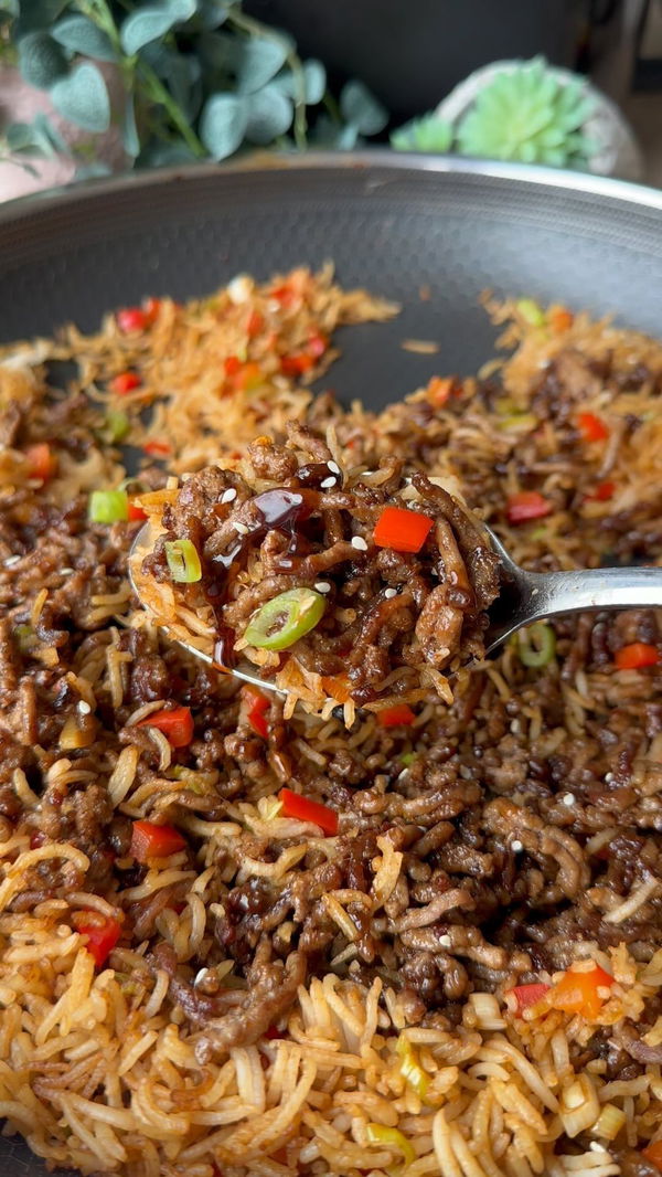 15 Minute One Pot Sticky Beef Rice 🍚