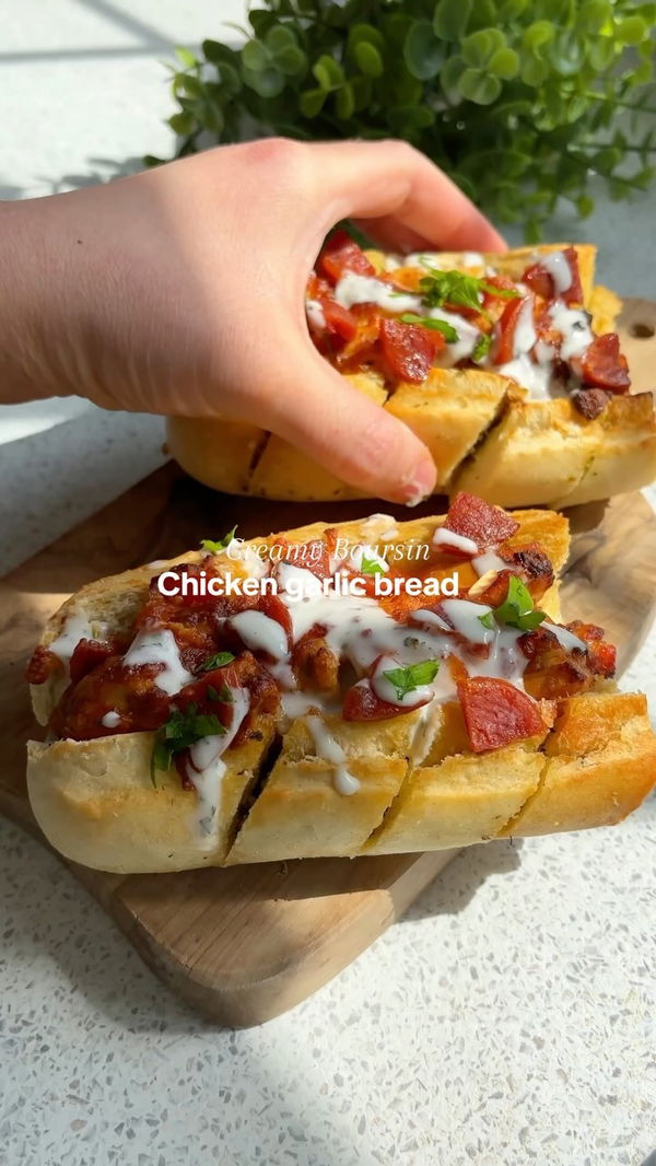 Bousin Chicken & Chorizo Garlic Bread🥖