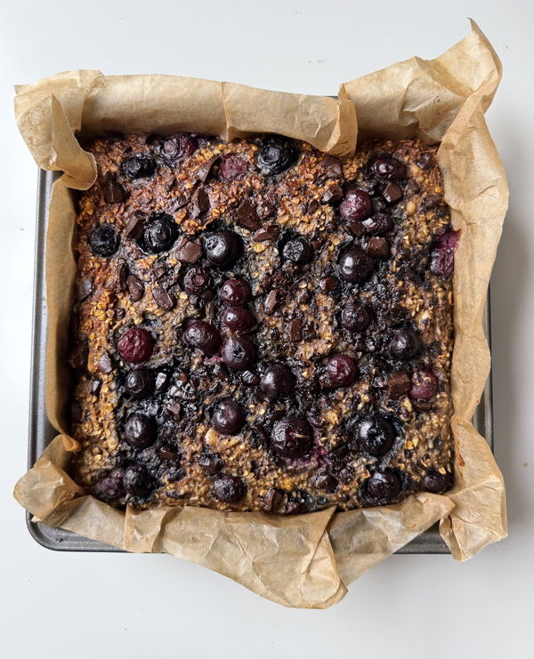 Blueberry & Dark Chocolate Baked Oats