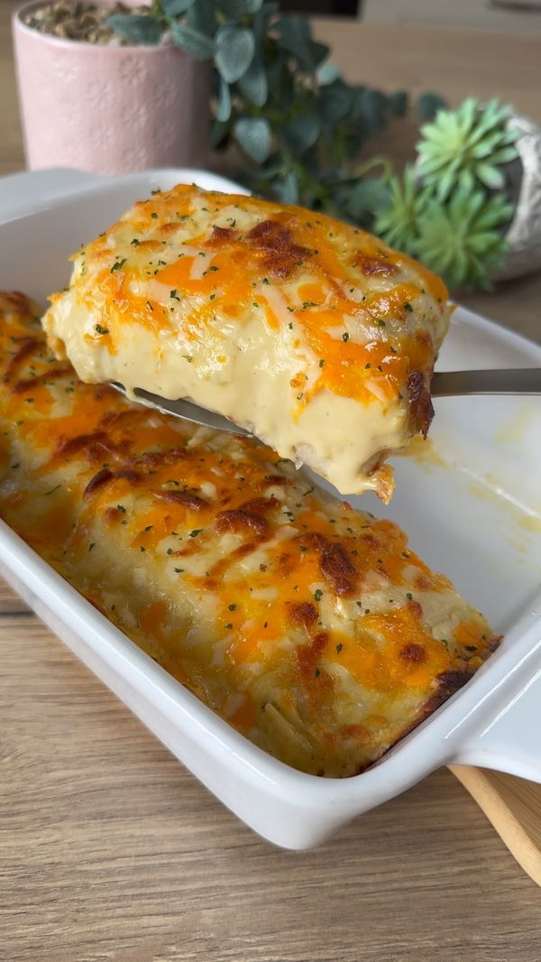 Cheesy Bolognese Enchiladas🧀