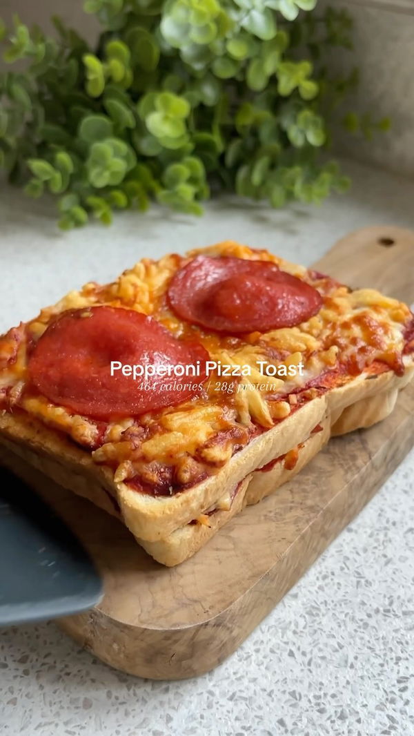 Pepperoni Pizza Toastie🍕