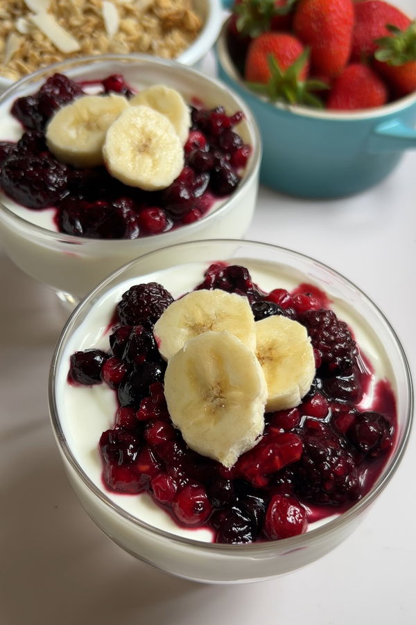 Roasted Berry Greek Yoghurt Bowl🍓🍌