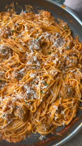 Creamy sriracha Spaghetti and Meatballs🍝