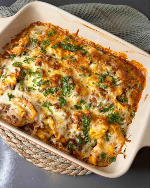 Creamy sriracha beef tortellini bake