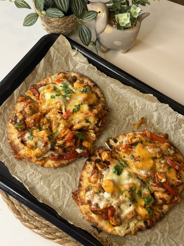 Cheesy sweet chilli chicken flatbreads