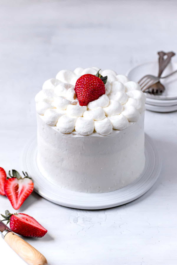 White Cake with Strawberries and Mascarpone Frosting