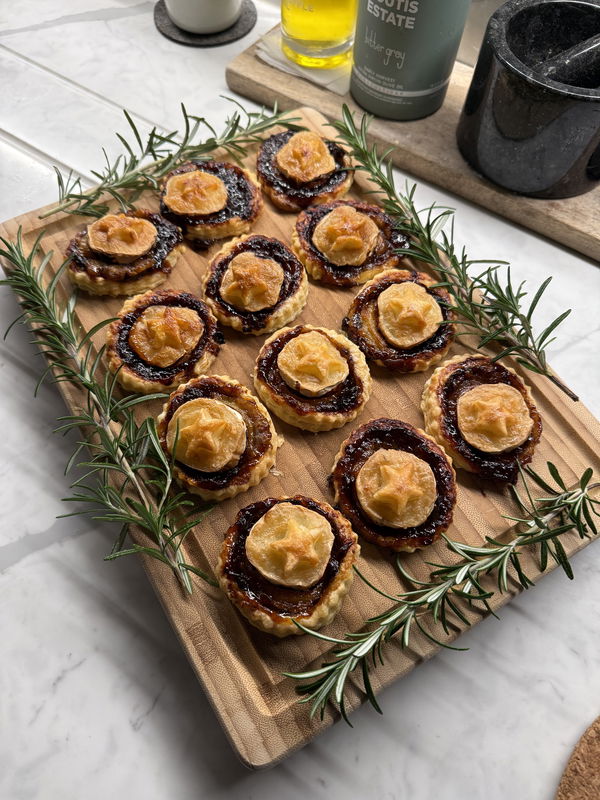 Caramelised Onion & Goats Cheese Tarts 😋✨