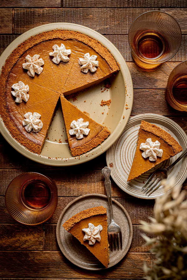 Pumpkin Pie with Graham Cracker Crust