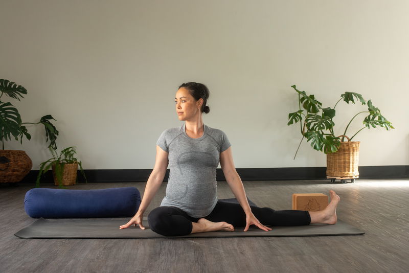 Prenatal gentle whole body flow ｜ 1st, 2nd & early 3rd trimester ｜ hips, legs & lower back