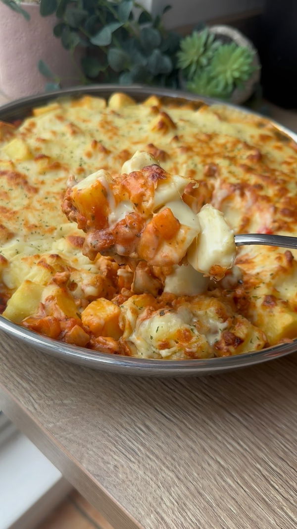 Cheesy Pork Ragu and Potato Bake