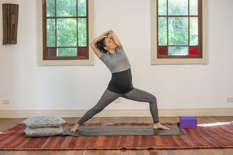 Prenatal Yoga Flow - tone legs 30min