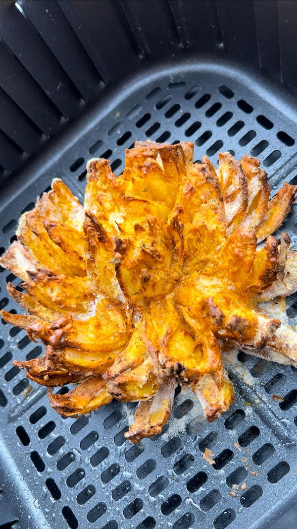 Air Fryer Blooming Onion 🧅🌼