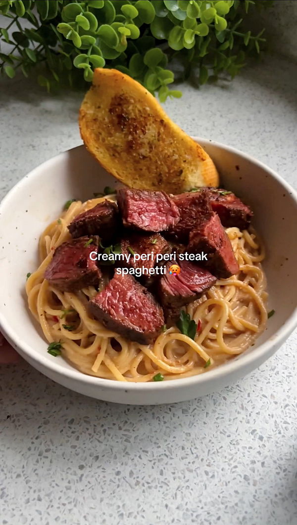 Creamy peri peri steak spaghetti 🥵