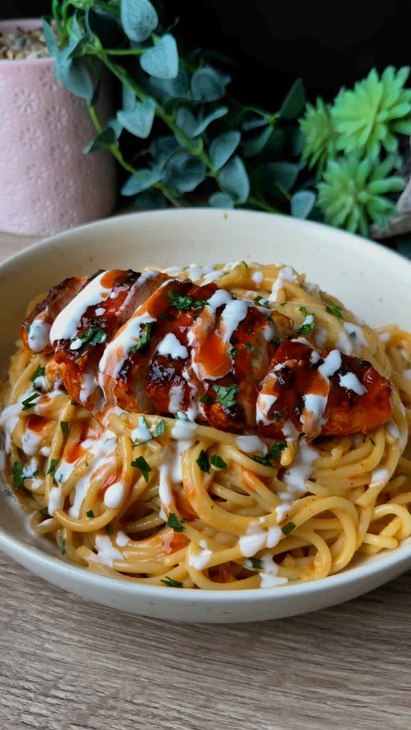 15 Minute Creamy Buffalo Chicken Spaghetti