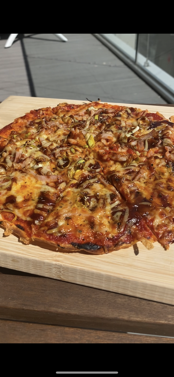 Low Calorie BBQ Pizza