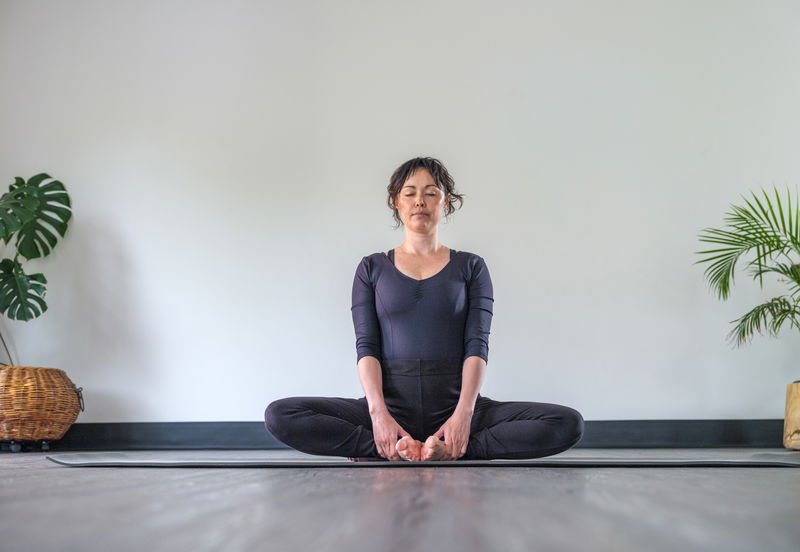 Find ease & let go evening yoga ｜ hips & spine ｜ 35min