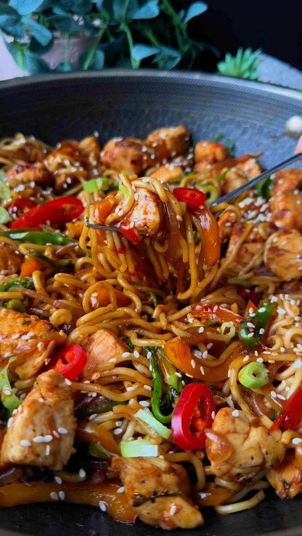 Honey, Garlic, Chilli Chicken Noodles