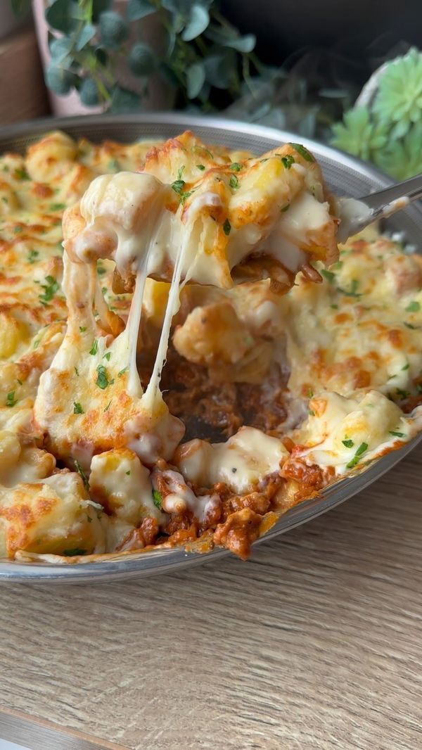 Cheesy Bolognese and Potato Bake 🧀