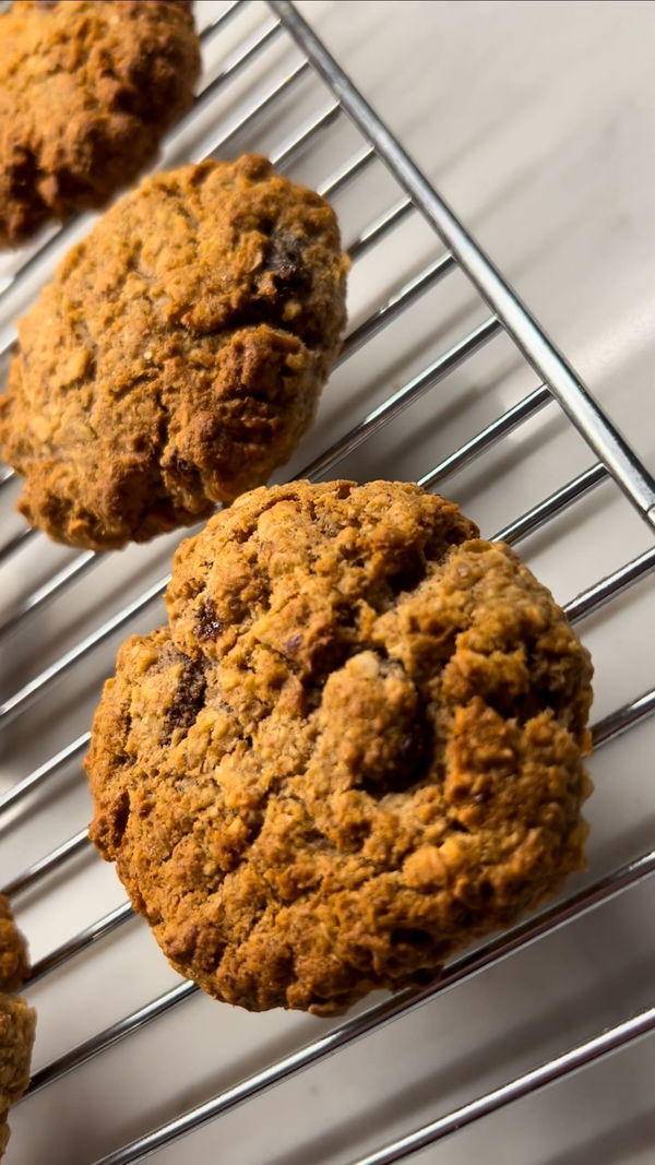 Chewy Oatmeal Raisin Cookies