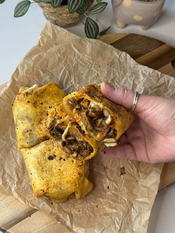 Cheesy sweet chilli steak wraps